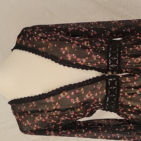 Xhilaration Size XS Sheer Crochet Trim Double Button High-Low Kimono Duster, EUC - Picture 2 of 11